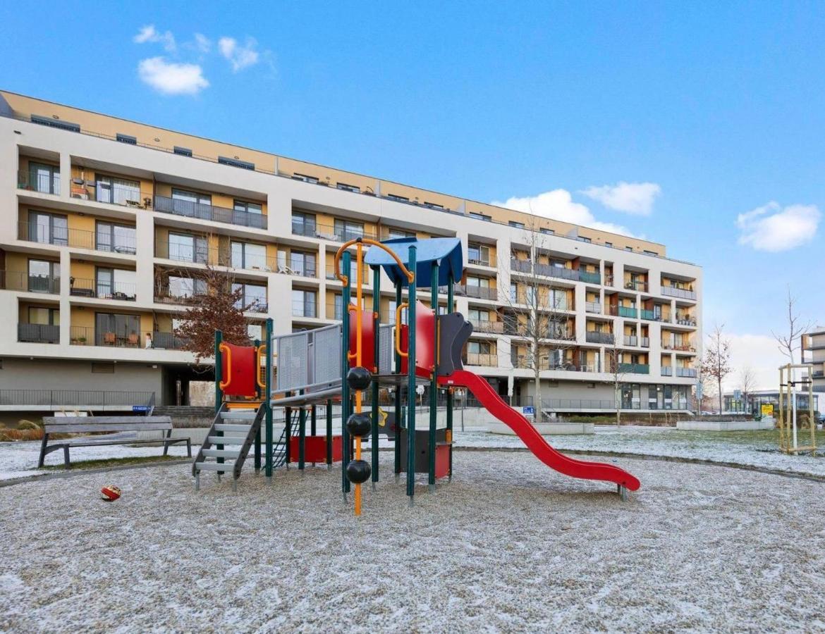 Sunflower - Modern Large Charming Apartment With Balcony 브라티슬라바 외부 사진
