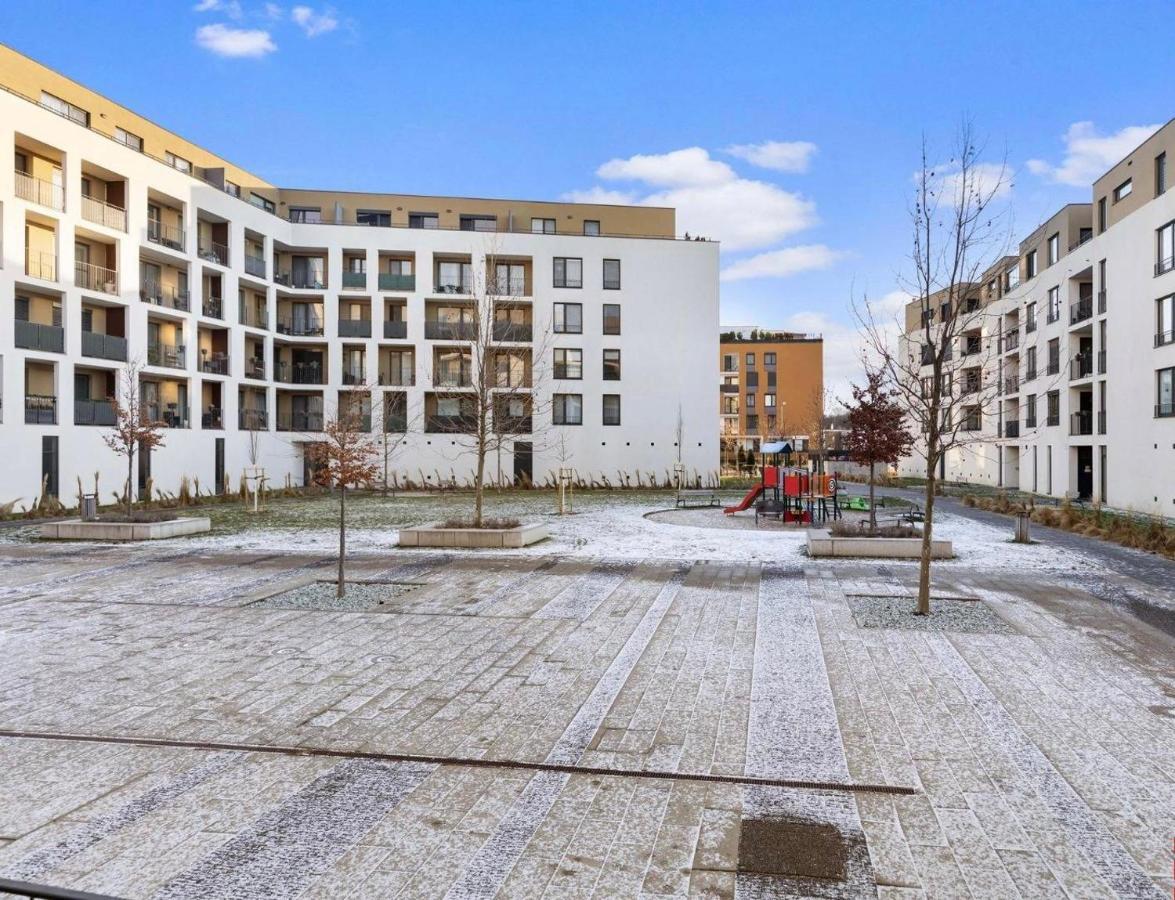 Sunflower - Modern Large Charming Apartment With Balcony 브라티슬라바 외부 사진