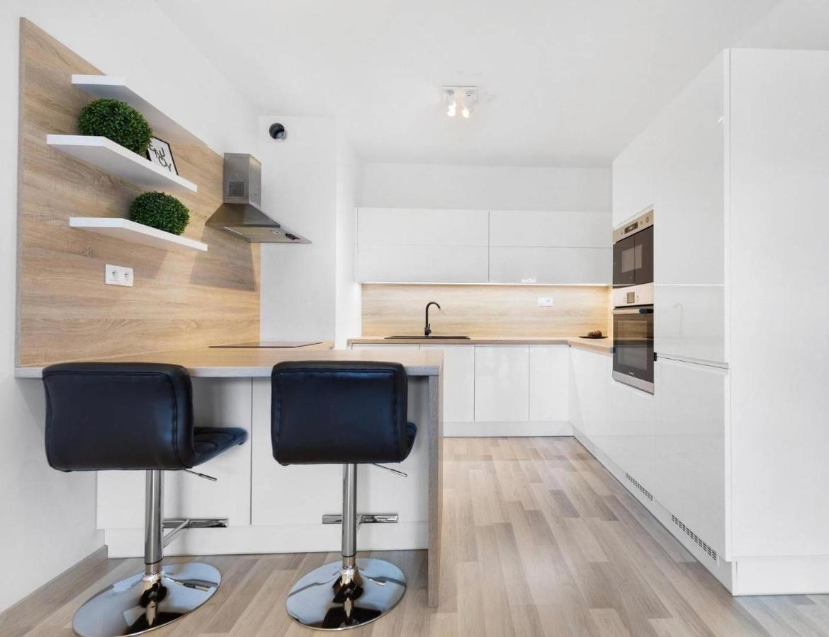 Sunflower - Modern Large Charming Apartment With Balcony 브라티슬라바 외부 사진
