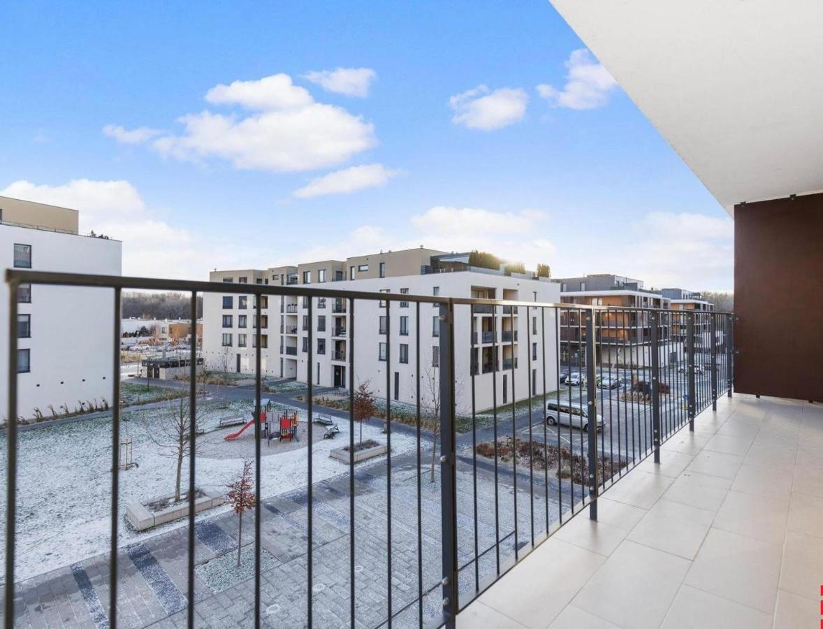 Sunflower - Modern Large Charming Apartment With Balcony 브라티슬라바 외부 사진