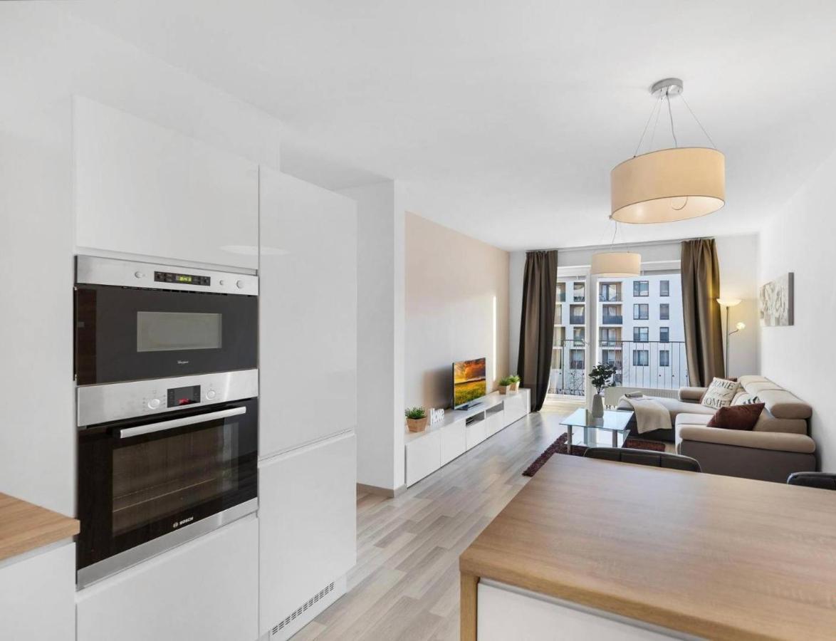 Sunflower - Modern Large Charming Apartment With Balcony 브라티슬라바 외부 사진